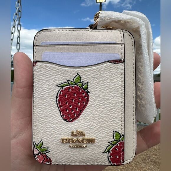 Coach Zip Card Case With Strawberry Print Coated Canvas in Gold/Chalk Multi NWT - Picture 1 of 2